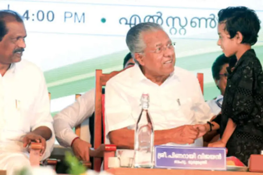 അവനെ ചേർത്തുപിടിച്ച് മുഖ്യമന്ത്രി പറഞ്ഞു, ‘അതിജീവനത്തിന്റെ സന്ദേശമാണ് ഈ കൊച്ചുകുട്ടി’