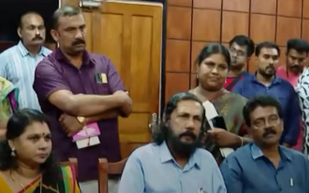 ഡെപ്യൂട്ടി മേയറും സ്ഥിരം സമിതി അധ്യക്ഷന്മാരും രാജി നല്‍കുന്നു | Photo: Screen grab/ Mathrubhumi News