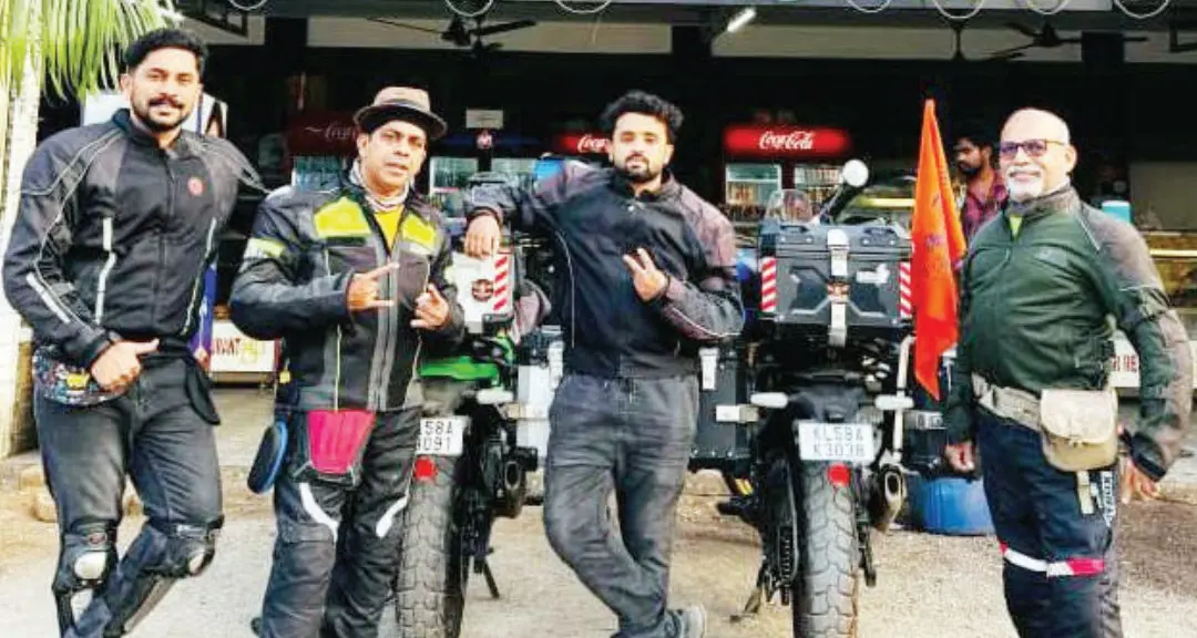 കുംഭമേളയില് പങ്കെടുക്കാൻ ബൈക്കിൽ പുറപ്പെട്ട സംഘം ഹൈദരാബാദ് ഗച്ചിബൗളിയിൽ എത്തിയപ്പോൾ