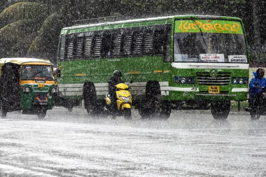 സംസ്ഥാനത്തെ ഏഴ് ജില്ലകളില് ശക്തമായ മഴയ്ക്ക് സാധ്യത; യെല്ലോ അലര്ട്ട് പ്രഖ്യാപിച്ചു