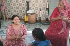 അമ്മയ്ക്കും ഉമ്മയ്ക്കുമൊപ്പം ഇഫ്താര്‍ വിരുന്നൊരുക്കി അനുസിത്താര