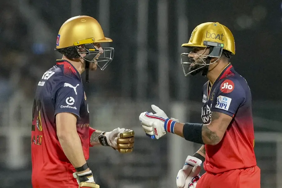 IPL ആദ്യമത്സരത്തിൽ കൊൽക്കത്തയെ തകർത്ത് ബെംഗളൂരു; RCB-യുടെ ജയം 7 വിക്കറ്റിന്, കോലിക്ക് അര്ധ സെഞ്ചുറി