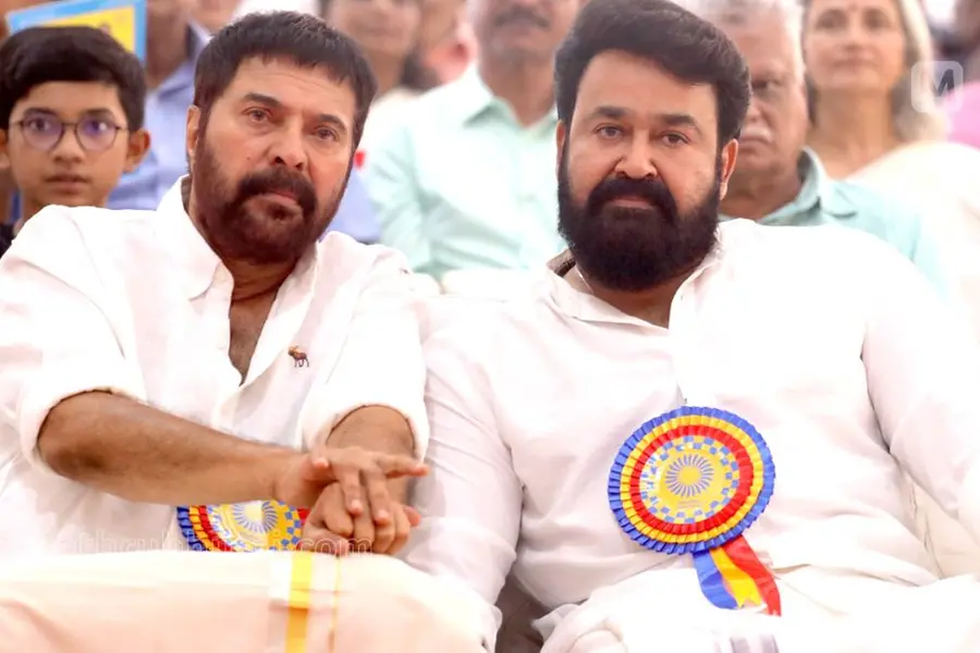 'അദ്ദേഹം സുഖമായിരിക്കുന്നു', മമ്മൂട്ടിക്ക് വേണ്ടി പ്രാര്ഥിക്കുന്നതില് എന്താണ് തെറ്റ്-മോഹന്ലാല്