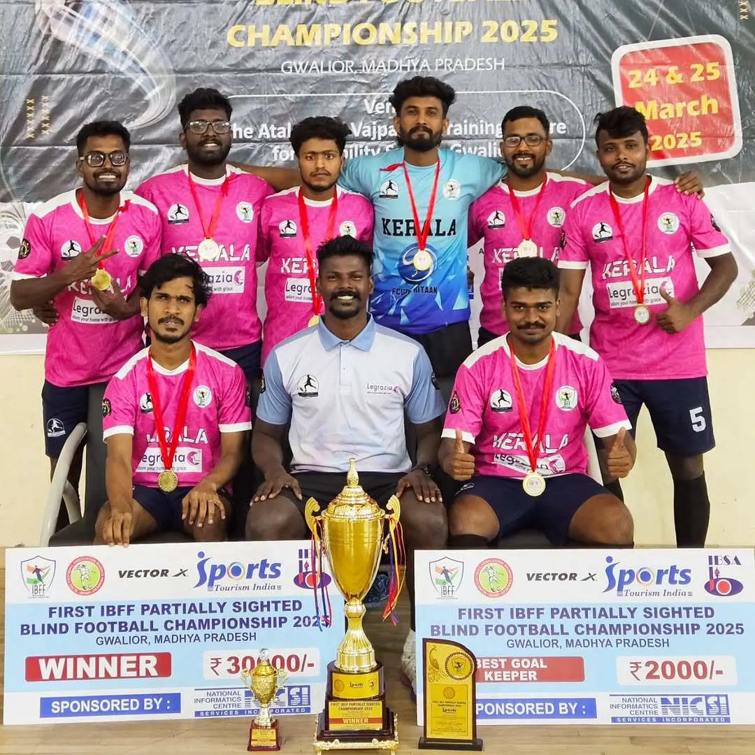 ടൂർണമെന്റിൽ ജേതാക്കളായ കേരള ടീം | Photo: https://www.instagram.com/blindfootball_india/