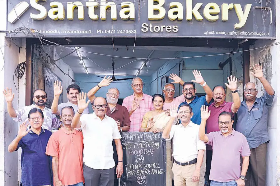 തിരുവനന്തപുരത്തെത്തിയപ്പോള് ഡോണറ്റ് ഇനിപ്പുവടയായി; ആറര പതിറ്റാണ്ട് മധുരം വിളമ്പിയ ശാന്താ ബേക്കറി