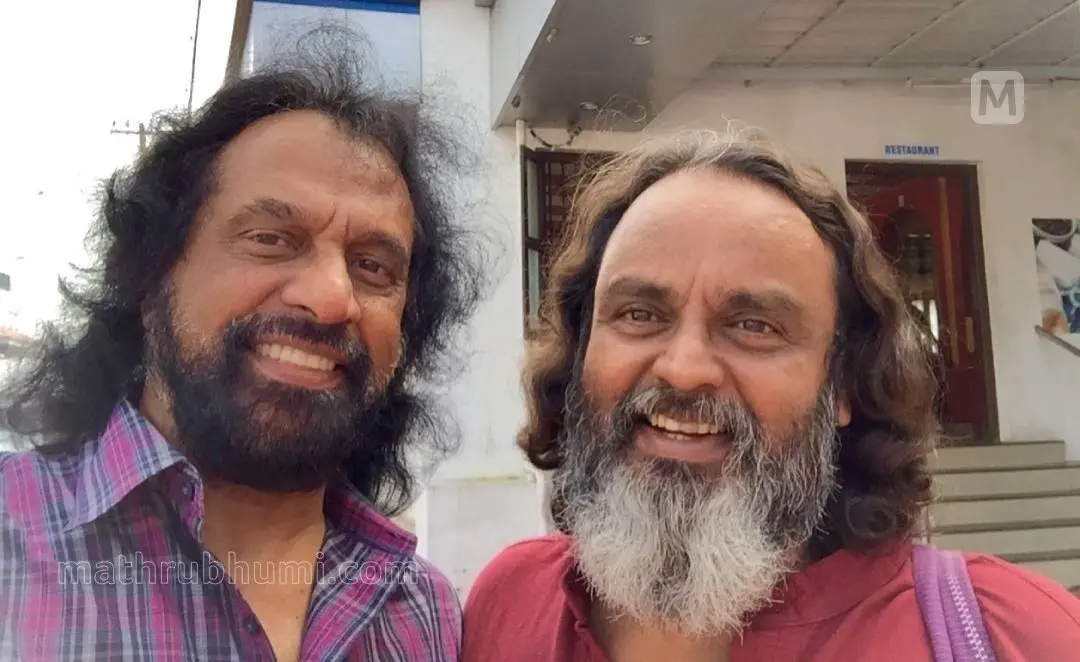 ജാനകി സിനിമയുടെ സംവിധായകന് എം.ജി. ശശിയോടൊപ്പം തമ്പി ആന്റണി