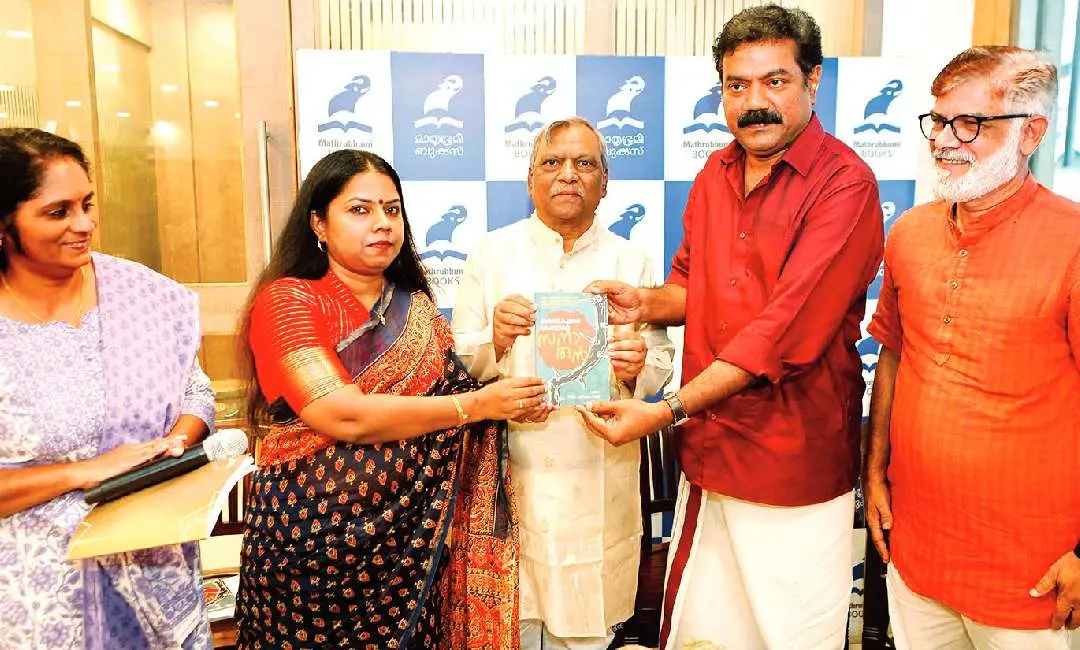 ശരണ്‍കുമാര്‍ ലിംബാളെയുടെ നോവല്‍ 'സനാതന്‍' സുഭാഷ് ചന്ദ്രന്‍ പ്രകാശനം ചെയ്യുന്നു