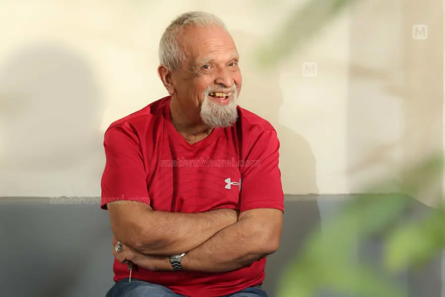 'ചന്ദനയുരുളപോലെ ഒരു ഉണ്ണി' എന്നാണ് വിശേഷിപ്പിച്ചത്; സംഗീതംപോലെ എംടിയേയും സ്നേഹിച്ച ജയചന്ദ്രന്
