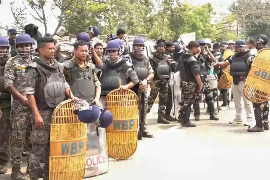 മുര്ഷിദാബാദ് കലാപം; ഝാര്ഖണ്ഡിലേക്ക് കുടിയേറി കുടുംബങ്ങള്, ദുരിതാശ്വാസക്യാമ്പുകള് തുറന്നു