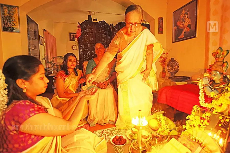പൊൻകണി കണ്ട്.... മേടപ്പുലരി പിറന്നു; ക്ഷേത്രങ്ങളിൽ ഭക്തജന തിരക്ക്