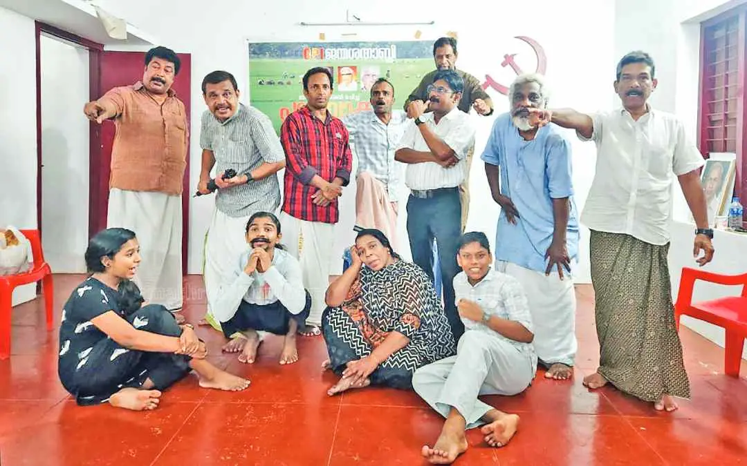 വടക്കേക്കാട് സിപിഐ ലോക്കൽ കമ്മിറ്റി ഓഫീസിൽ നടക്കുന്ന പാട്ടബാക്കി നാടകത്തിന്റെ പരിശീലന ക്യാമ്പിൽനിന്ന്.