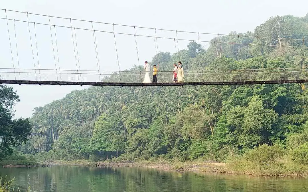 അടുക്കതൊട്ടി തൂക്കുപാലം