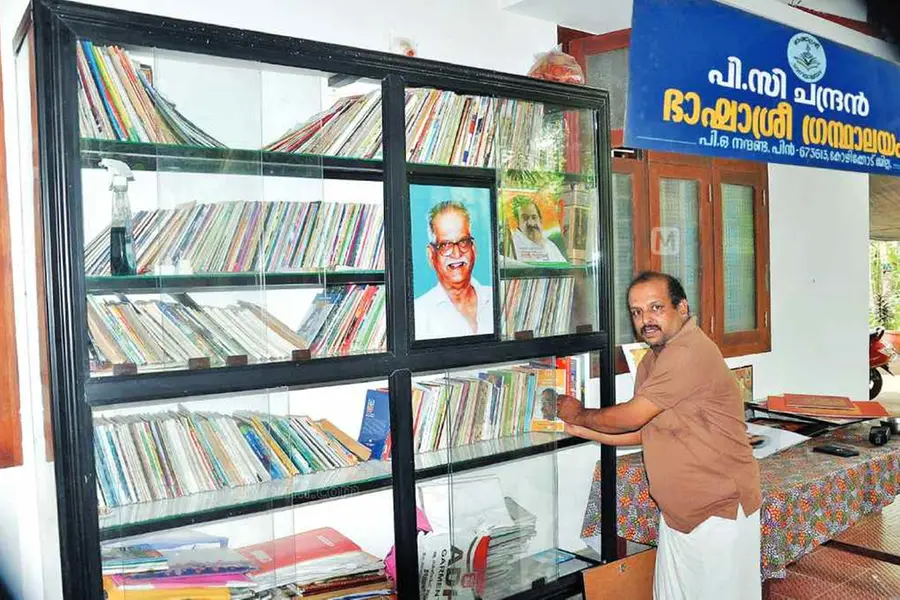 കിടപ്പ് രോഗികള്ക്ക് പുസ്തകം വീട്ടിലെത്തിച്ച് നല്കും; ഹോം ലൈബ്രറിയുമായി സലീന്ദ്രന് പാറച്ചാലില്