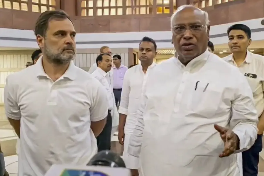 സർക്കാരിന്റെ എല്ലാ നടപടികൾക്കും പ്രതിപക്ഷ പിന്തുണ, ഷിംല കരാർ മരവിപ്പിച്ചു, ആകാശത്തും കടലിലും കരുത്ത്