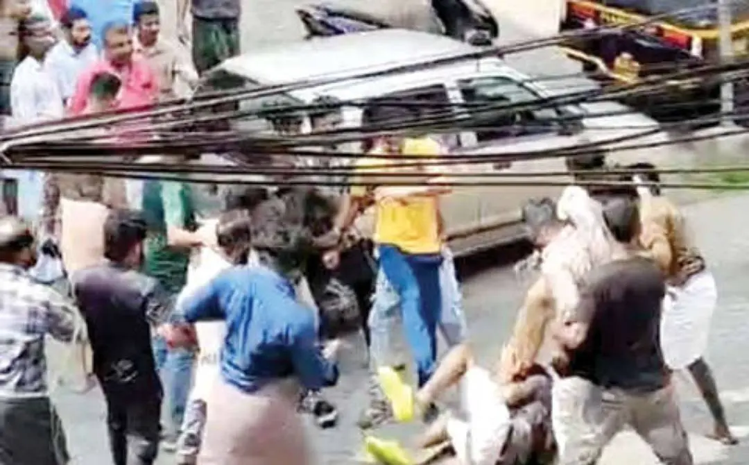 മുണ്ടക്കയം ടൗണിൽ യുവാക്കൾ ചേരിതിരിഞ്ഞ് ഏറ്റുമുട്ടിയപ്പോൾ