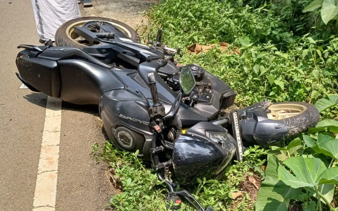 അപകടത്തില്‍പ്പെട്ട ബൈക്ക്