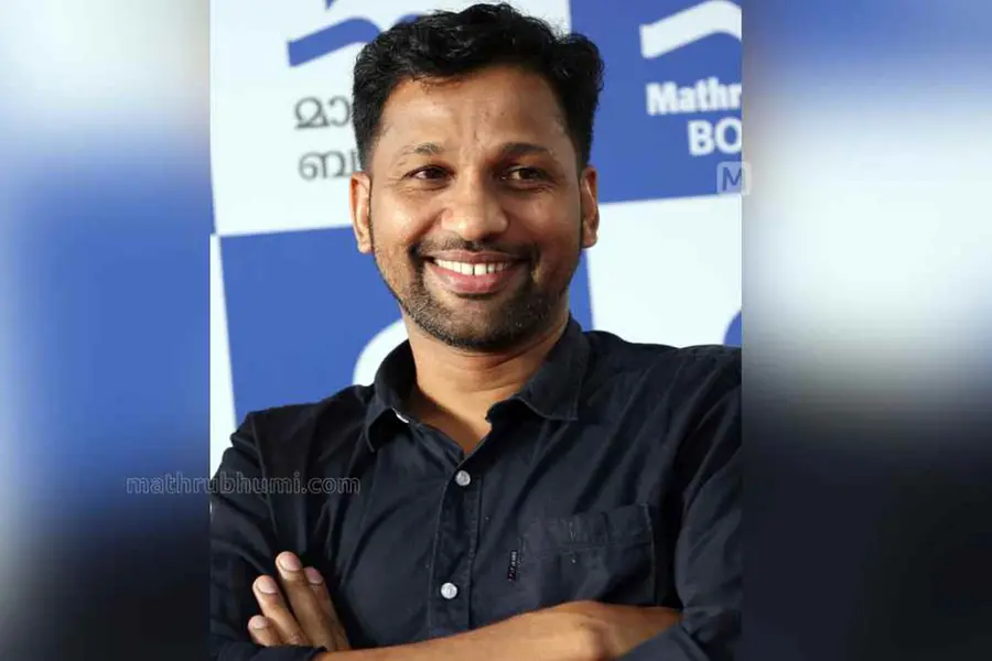 മലയാളം ഓപ്പണ് അക്കാദമി സാഹിത്യപുരസ്കാരം പി.വി. ഷാജികുമാറിന്