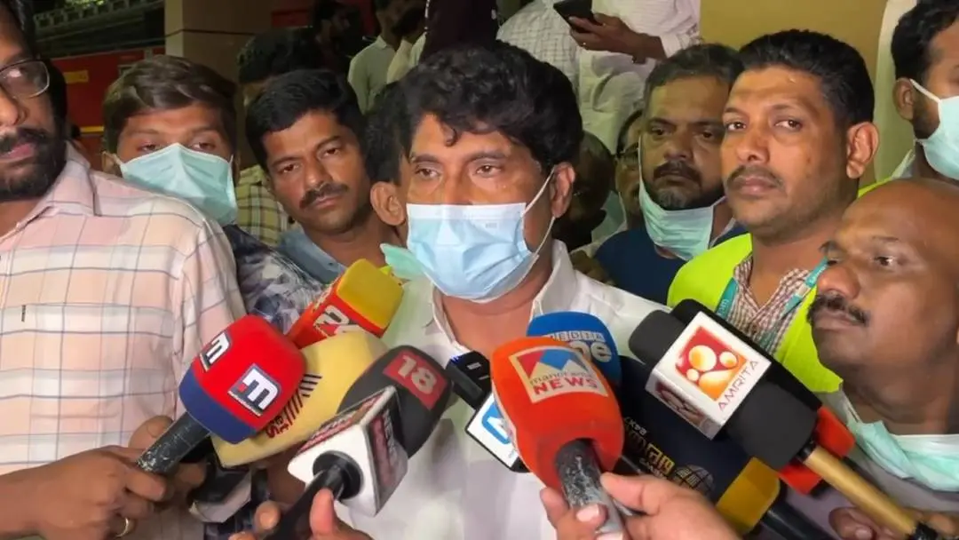 ടി. സിദ്ദിഖ് എം.എൽ.എ. മാധ്യമങ്ങളോട് സംസാരിക്കുന്നു