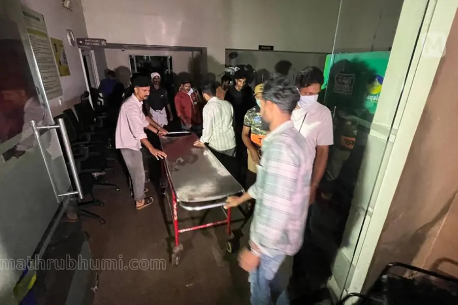 എങ്ങും പുക, പരിഭ്രാന്തി; അക്ഷരാര്ഥത്തില് ശ്വാസം മുട്ടി മെഡിക്കല് കോളേജിലെ അത്യാഹിതവിഭാഗം