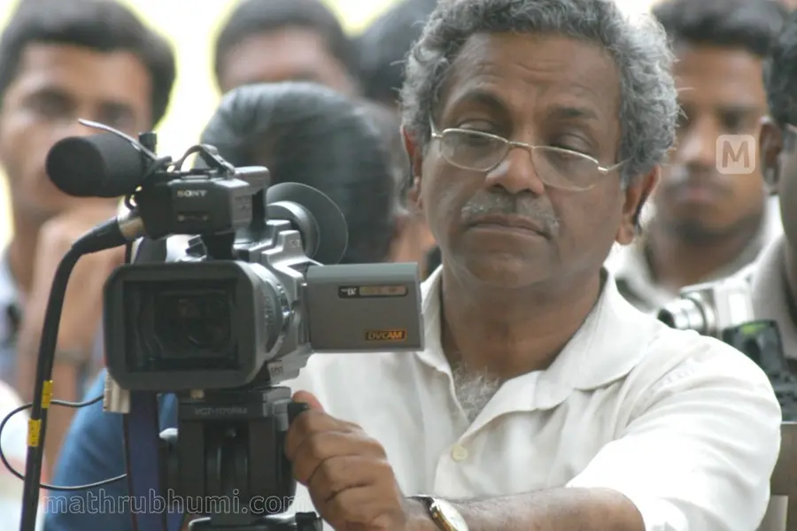 ആക്ഷനും കട്ടും വേണ്ട, അരവിന്ദൻ ആ തോളൊന്ന് തൊട്ടാൽ മതി