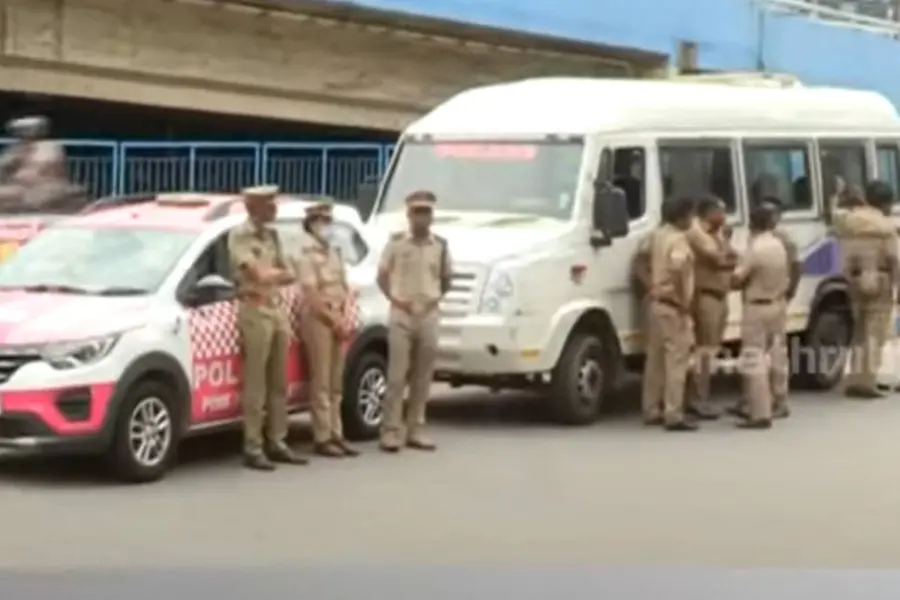 കൊച്ചിയിലെ ഹോട്ടലില് സ്പായുടെ മറവില് അനാശാസ്യം; 11 യുവതികള് കസ്റ്റഡിയില്