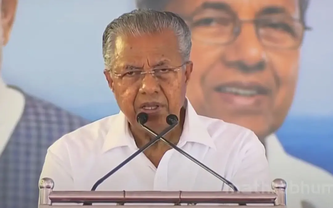 മുഖ്യമന്ത്രി പിണറായി വിജയന് സംസാരിക്കുന്നു