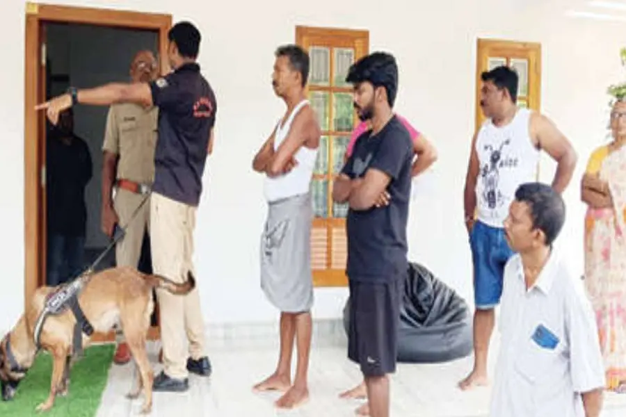 ബന്ധുക്കളെ കാണിക്കാൻ പെട്ടി തുറന്നപ്പോൾ കാലി! വിവാഹപ്പിറ്റേന്ന് വധുവിന്റെ 30 പവൻ സ്വർണം മോഷണംപോയി