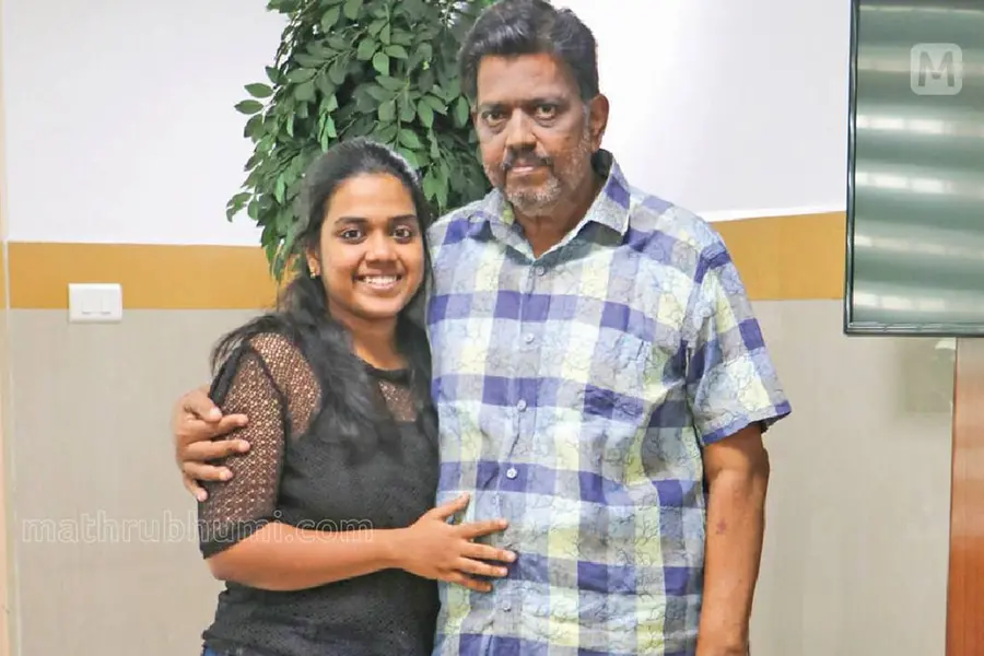 മകൾ പകുത്ത കരളിന്റെ കരുത്തിൽ അച്ഛന് പുതുജീവൻ; ആ കരളുറപ്പിൽ അവൾ പരീക്ഷ എഴുതി
