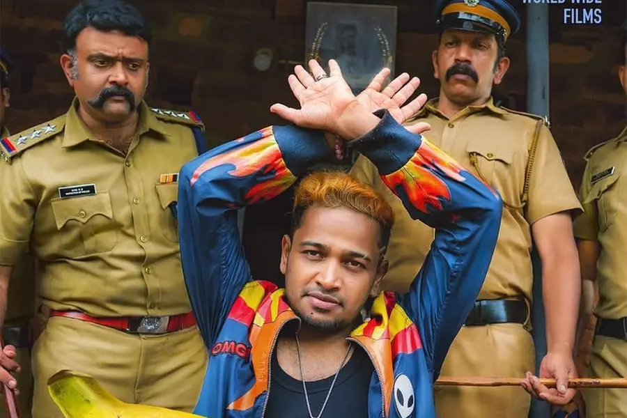 അഭിനേതാക്കളുടെ കൂട്ടത്തിൽ ട്രാൻസ്ജെൻഡർ വ്യക്തി; മരണമാസ്സിന് സൗദിയിൽ വിലക്ക്, കുവൈത്തിൽ റീ എഡിറ്റ്