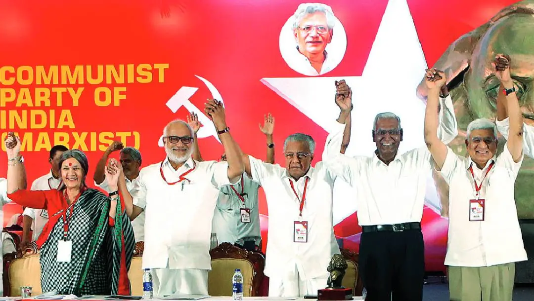 ഉദ്‌ഘാടനസമ്മേളനത്തിൽ ഇടതു നേതാക്കള്‍  പാർട്ടി കോൺഗ്രസിനെ അഭിവാദ്യം ചെയ്തപ്പോൾ.