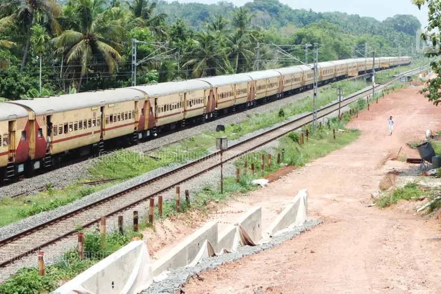 വേഗപ്പൂട്ട് ഇനി നടക്കില്ല; തീവണ്ടികളുടെ വേഗം കൂട്ടാന് ധര്മടത്ത് പുതിയ പാലം