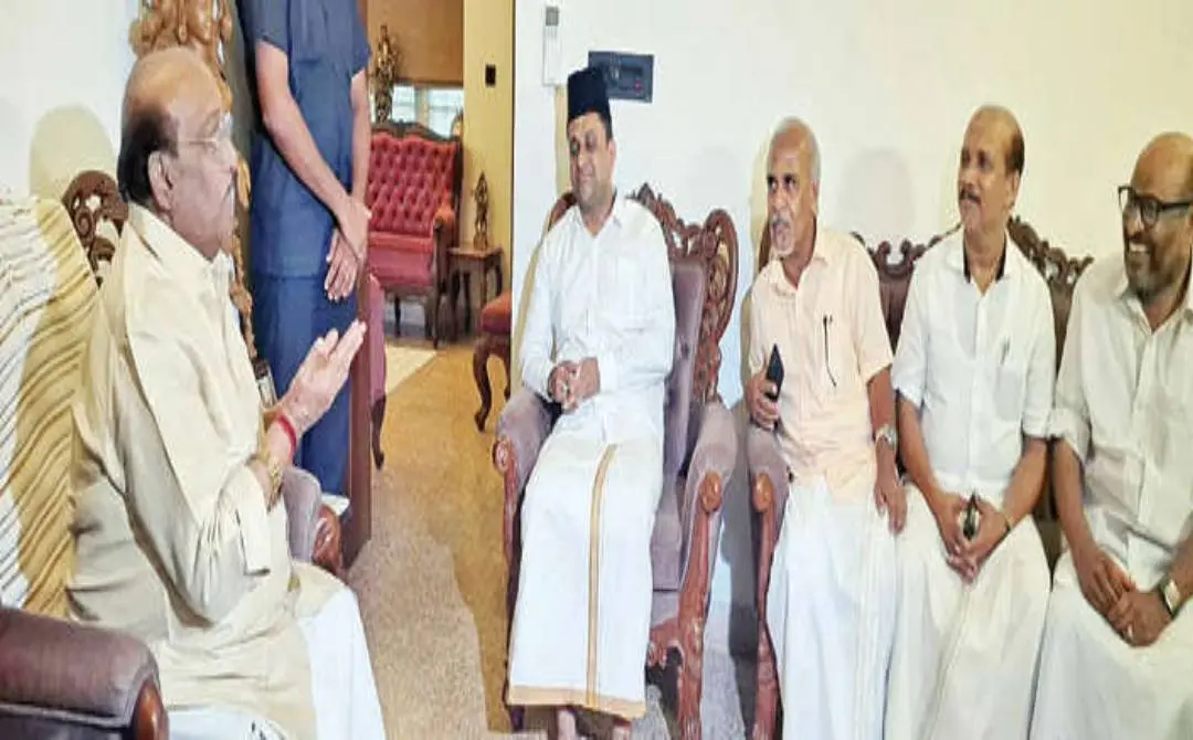 എസ്എന്‍ഡിപി യോഗം ജനറല്‍ സെക്രട്ടറി വെള്ളാപ്പള്ളി നടേശനുമായി നാഷണല്‍ ലീഗ് നേതാക്കള്‍ ചര്‍ച്ചനടത്തുന്നു