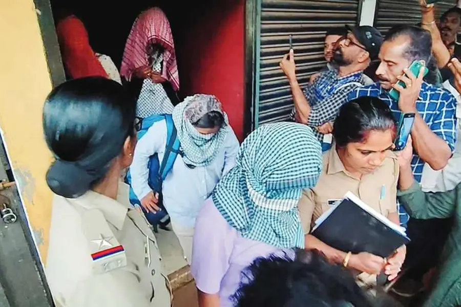 ആയുര്‍വേദ മസാജ് കേന്ദ്രത്തിന്റെ മറവിൽ അനാശാസ്യം; ഈടാക്കിയിരുന്നത് ആയിരം രൂപ മുതൽ, എത്തിയത് നിരവധിപേർ