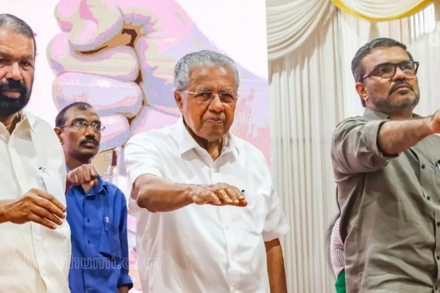 കുട്ടികളുടെ ബാഗ് പരിശോധിക്കാൻ അധ്യാപകർ മടിക്കേണ്ട, വ്യാജപരാതിയിൽ കുടുക്കുമെന്ന ഭയംവേണ്ട-മുഖ്യമന്ത്രി