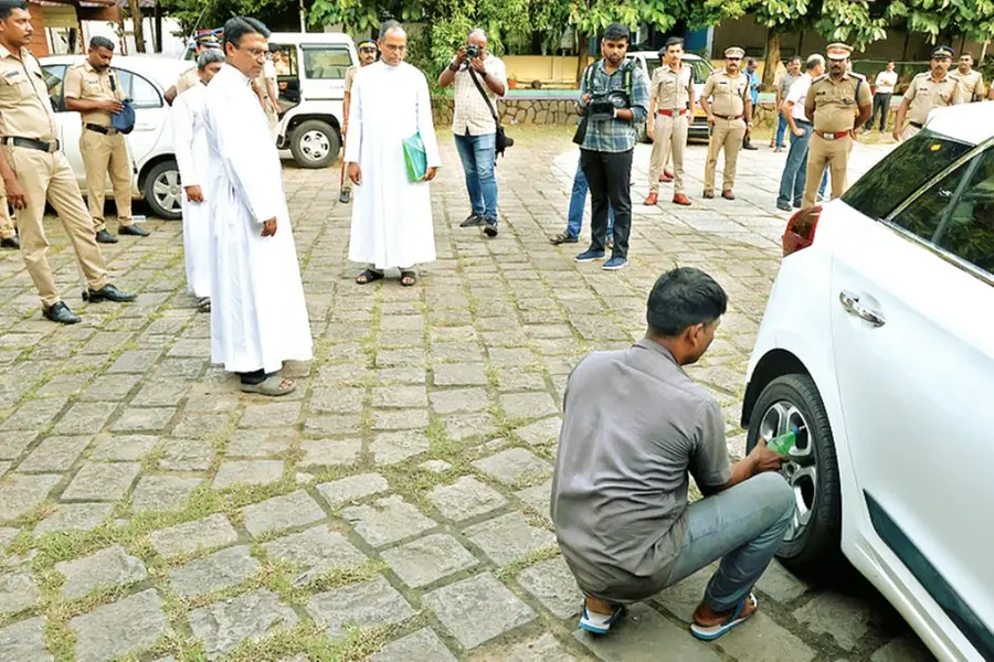 കുര്ബാനത്തര്ക്കം; ആറര മണിക്കൂര് നീണ്ട വൈദിക സമിതി യോഗത്തിലും തീരുമാനമായില്ല