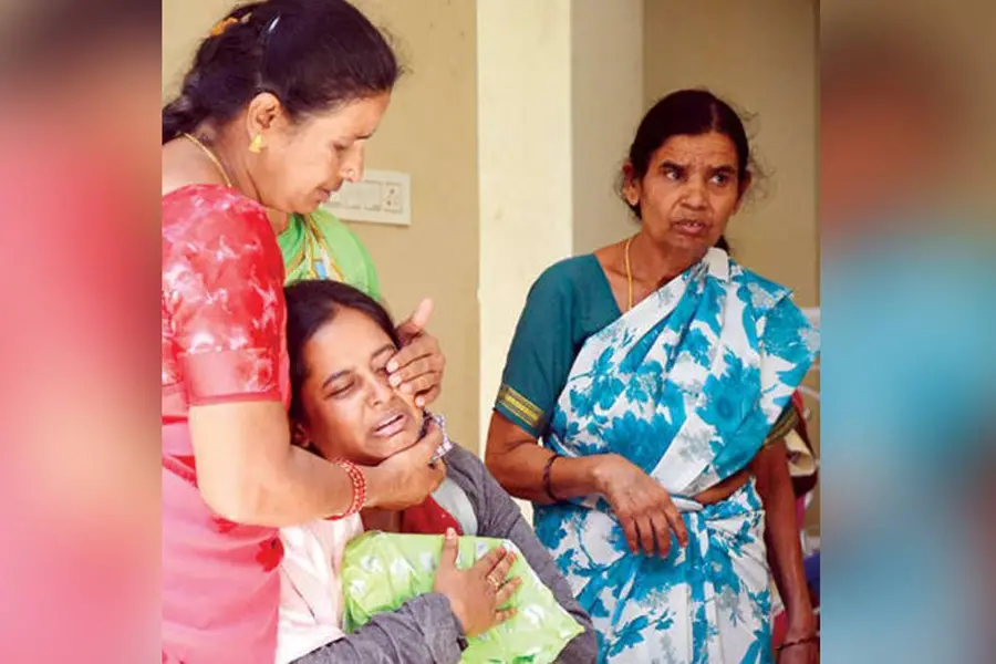 ബെംഗളൂരു ദുരന്തം: 'മകളുടെ മരണത്തിന്റെ ഉത്തരവാദി സര്ക്കാരാണ്, യാചിച്ചിട്ടും പോലീസ് സഹായിച്ചില്ല'