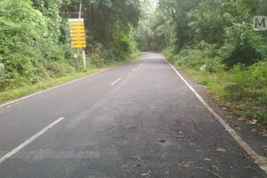 മാക്കൂട്ടം ചുരത്തിൽ ഭാരവാഹനങ്ങൾക്ക് നിയന്ത്രണം തുടങ്ങി