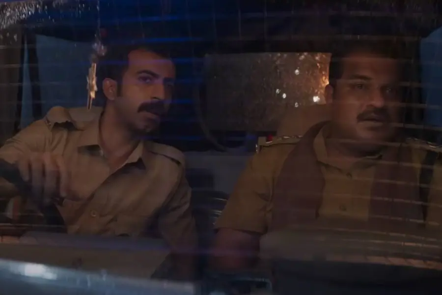 കൊണ്ടും കൊടുത്തും രണ്ടു പോലീസുകാര്, ആ രാത്രി അവര്ക്കായി കാത്തുവെച്ചതെന്ത്?; 'റോന്ത്' ട്രെയ്ലര്