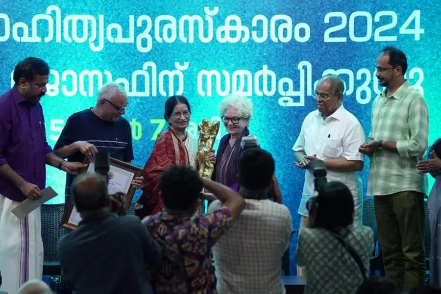 മാതൃഭൂമി സാഹിത്യപുരസ്കാരം സാറാ ജോസഫിന് സമര്പ്പിച്ചു | തത്സമയം