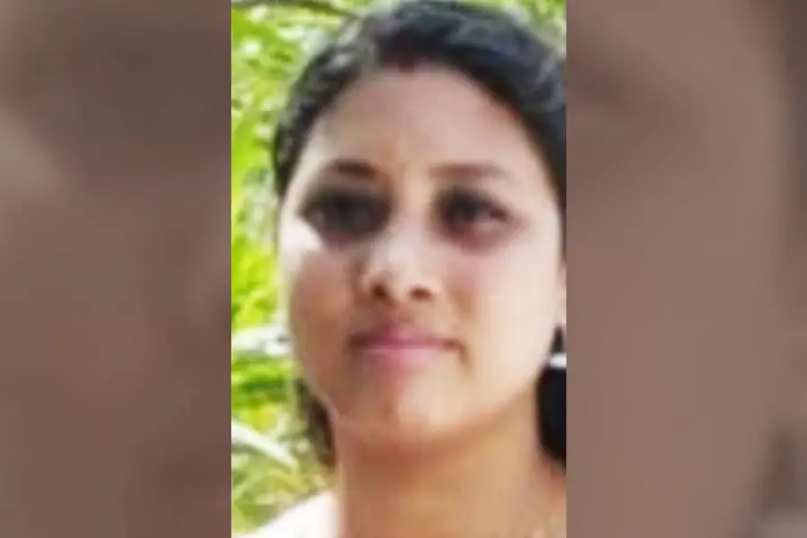 യുവതി വീടിനകത്ത് മരിച്ചനിലയിൽ; കഴുത്തുഞെരിച്ച് കൊന്നതെന്ന് സംശയം, ഭർത്താവിനെ ചോദ്യംചെയ്യുന്നു