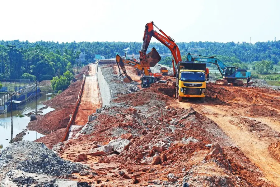 വയഡക്ടിനായി കൂരിയാട്ട് മണ്ണുമാറ്റിത്തുടങ്ങി