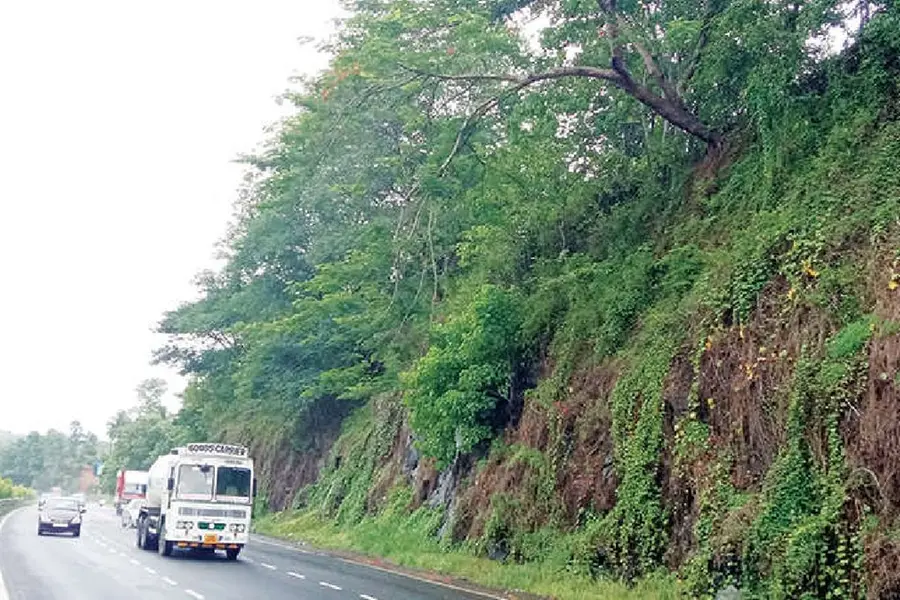 വടക്കഞ്ചേരി-മണ്ണുത്തി ആറുവരിപ്പാതയിൽ ടോൾപിരിവ് തുടങ്ങിയിട്ട് മൂന്നുവർഷം; പണികൾ ഇപ്പോഴും ബാക്കി