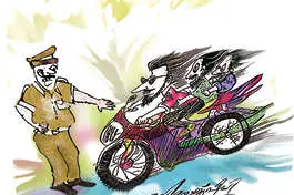 'പണിമുടക്കി'ല്ലാതെ അഭ്യാസം; സൂപ്പർ ബൈക്കുകൾക്ക് പിഴ അരലക്ഷം, ഇൻഷുറൻസും നമ്പർ പ്ലേറ്റും ഇല്ല