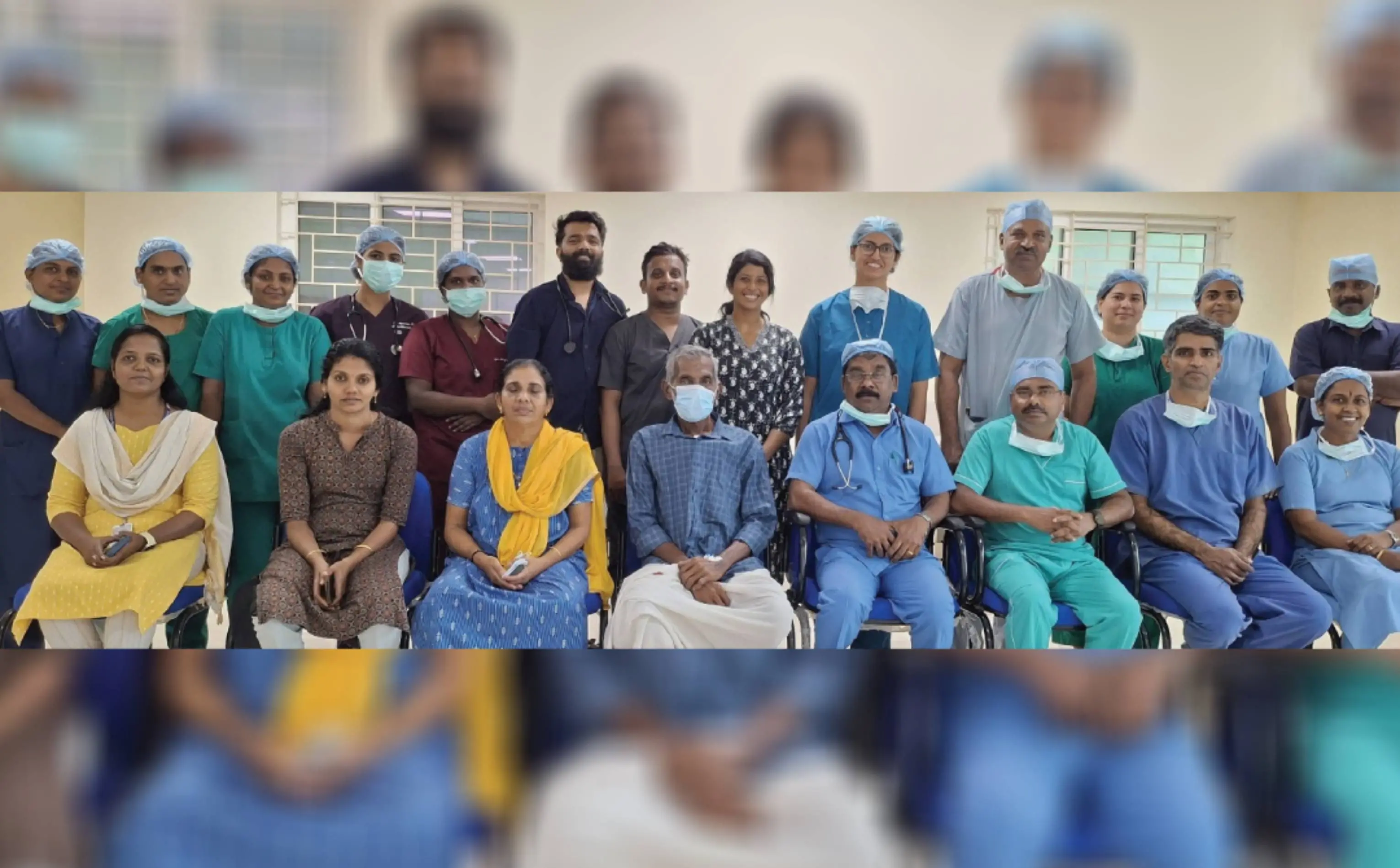 രണദേവ് ആശുപത്രി വിടുംമുൻപ് ശസ്ത്രക്രിയയിൽ പങ്കെടുത്ത ഡോക്ടർമാർക്കും ജീവനക്കാർക്കുമൊപ്പം