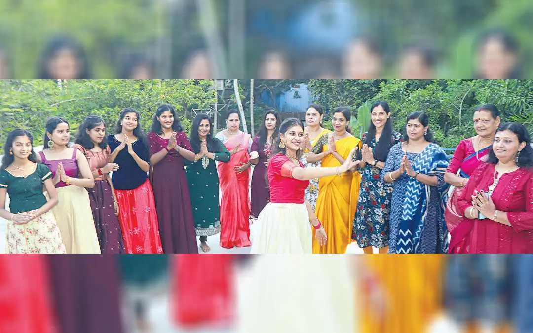 ഊരൂട്ടമ്പലം നീറമൺകുഴിയിലെ മഹാദേവ തിരുവാതിര സംഘം നടത്തുന്ന തിരുവാതിര പരിശീലനത്തിൽ നിന്ന്