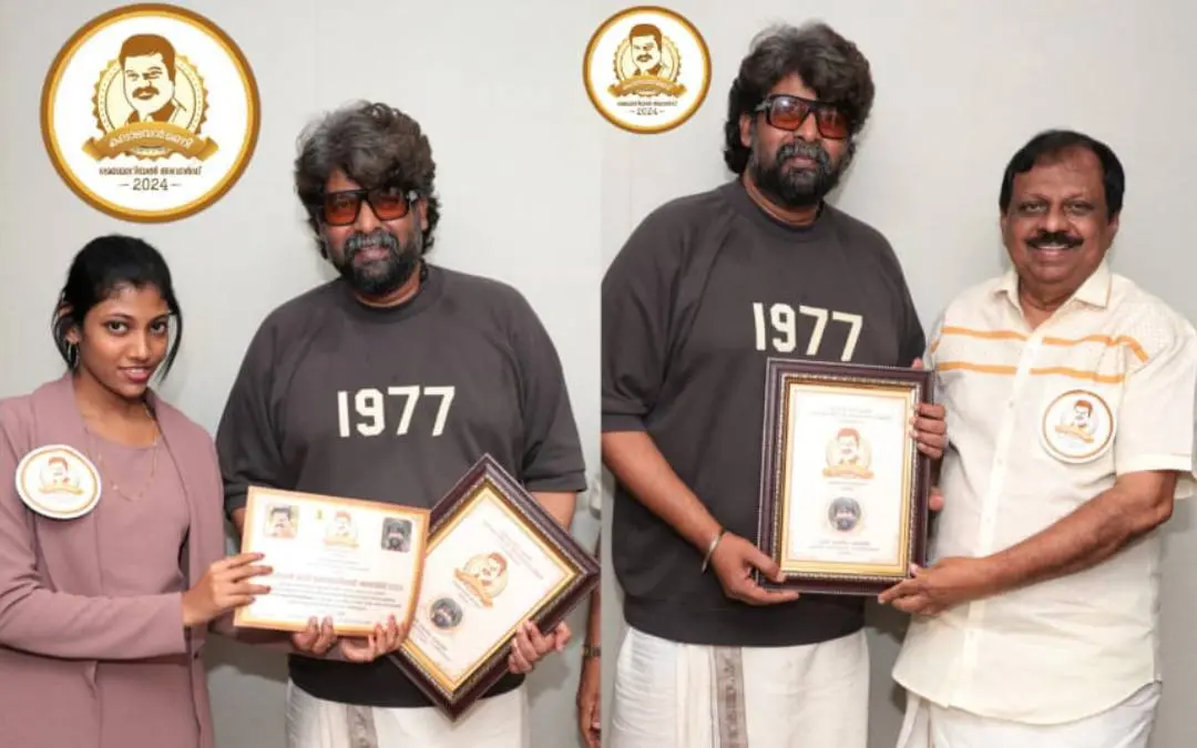 പുരസ്കാരദാനച്ചടങ്ങിൽനിന്ന്.