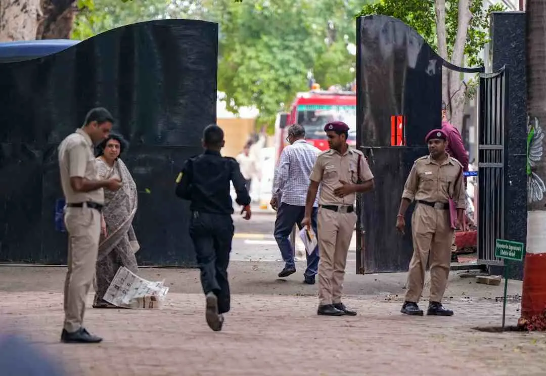 ഡല്ഹിയിലെ സ്കൂളിന് മുന്നില്നിന്നുള്ള കാഴ്ച |ഫോട്ടോ:PTI