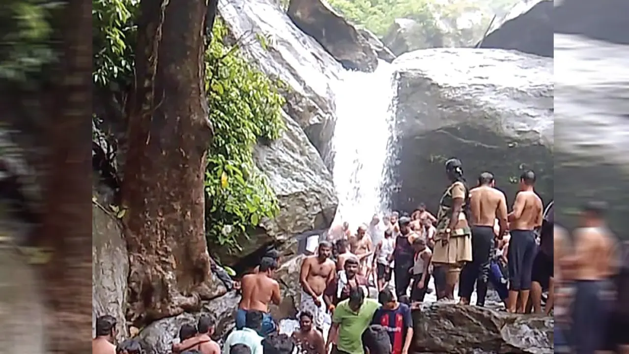 പാലരുവി വെളളച്ചാട്ടം