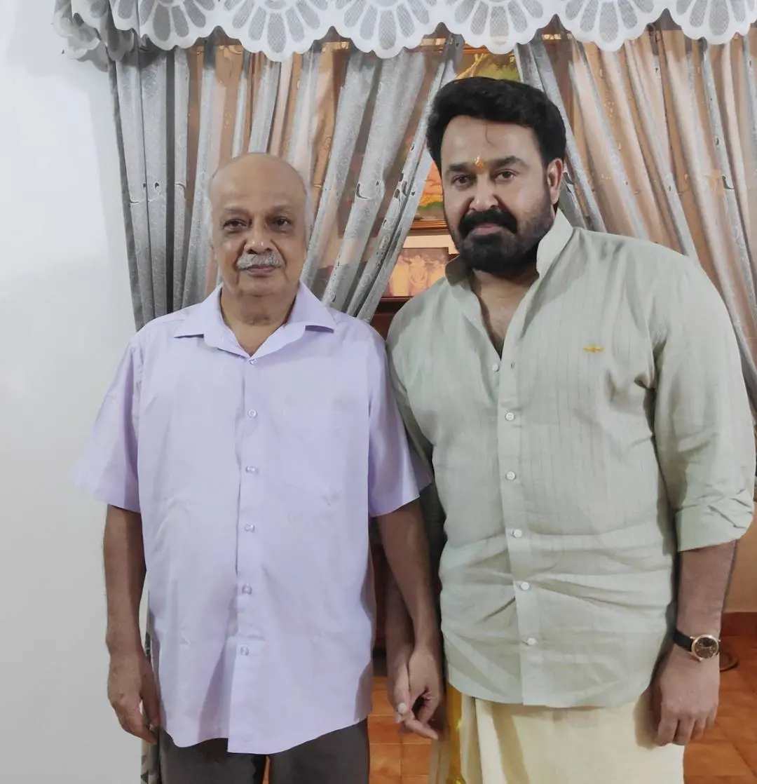 മോഹന്ലാല് ഡോ.രവിക്കൊപ്പം | Photo: facebook/ mohanlal