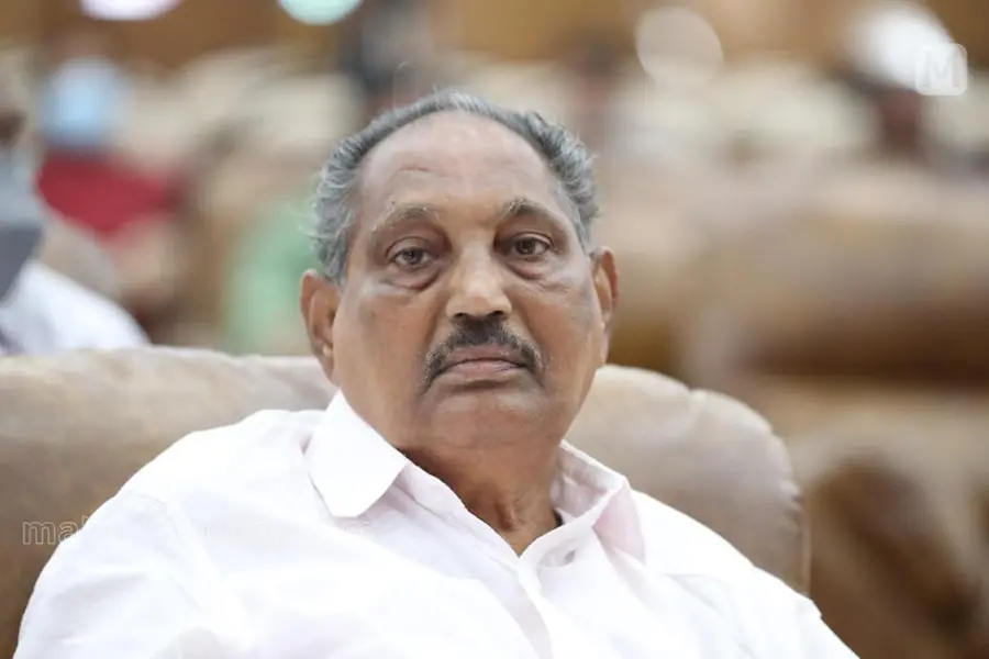 വയനാട് കോൺഗ്രസിൽ കൈയാങ്കളി; ND അപ്പച്ചനെ പ്രവർത്തകർ കയ്യേറ്റം ചെയ്തു
